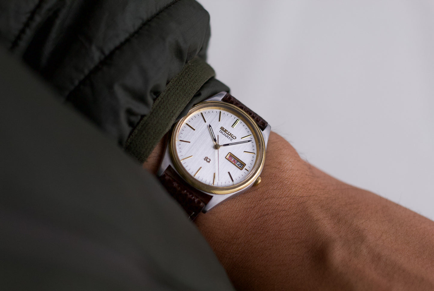 1992 Seiko SQ Straight Grain Silver Dial Men's Wrist-Watch