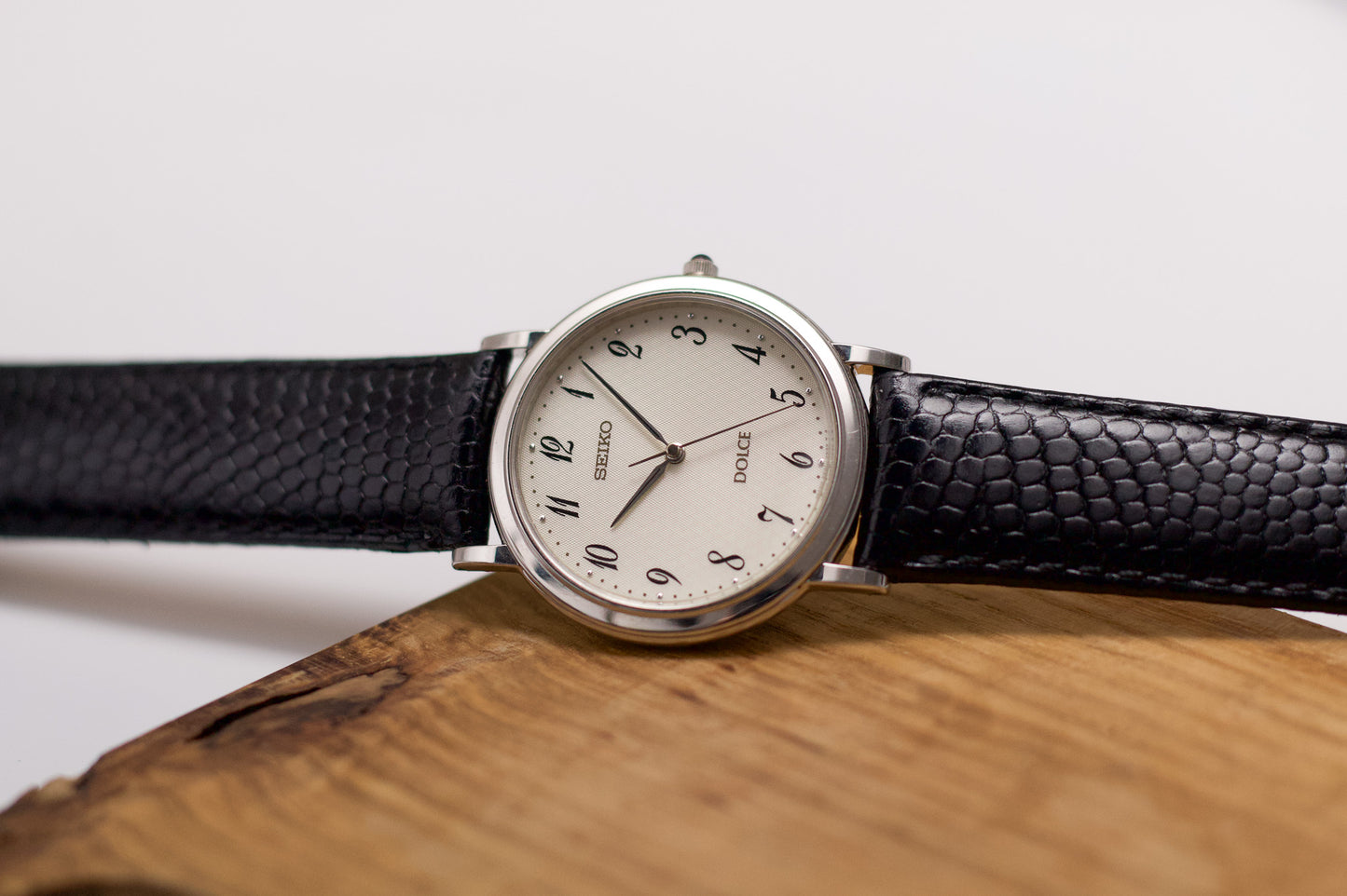 1981 Seiko Dolce Quartz Textured Silver Dial Men's Wrist-Watch