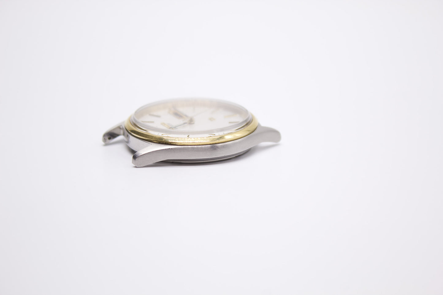 1992 Seiko SQ Straight Grain Silver Dial Men's Wrist-Watch