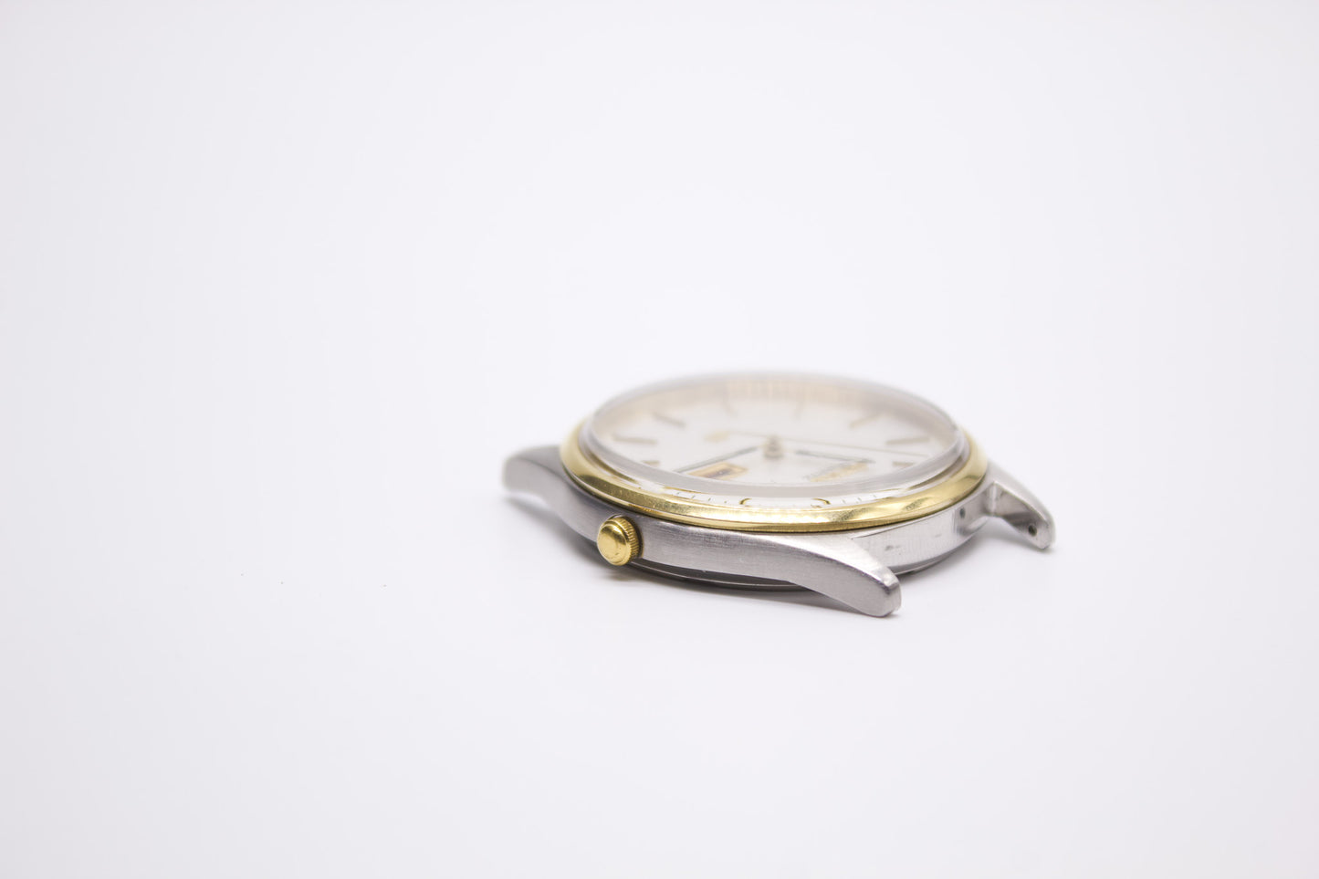 1992 Seiko SQ Straight Grain Silver Dial Men's Wrist-Watch