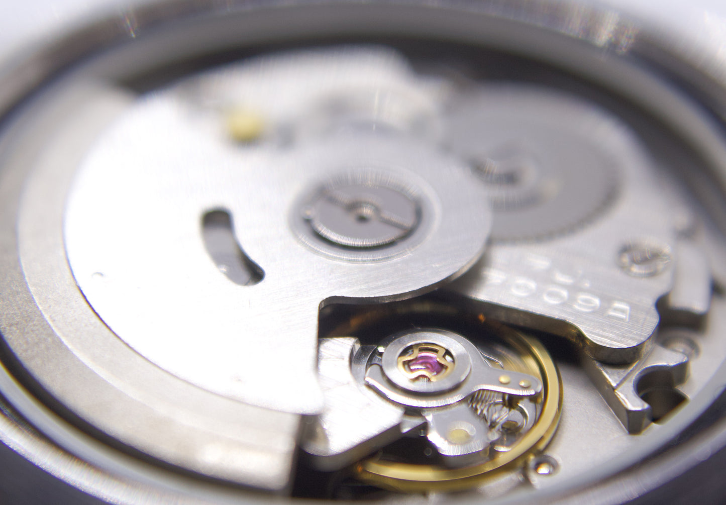 1988 Seiko 5 White-Sunburst Dial Men's Automatic Wrist-Watch