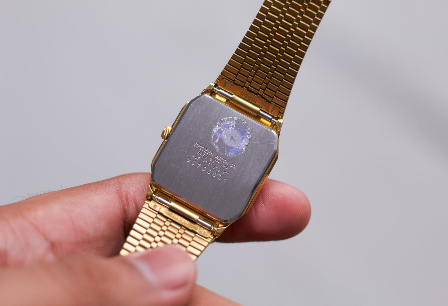 1990s Citizen Quartz Golden Textured Dial Men's Wrist-Watch