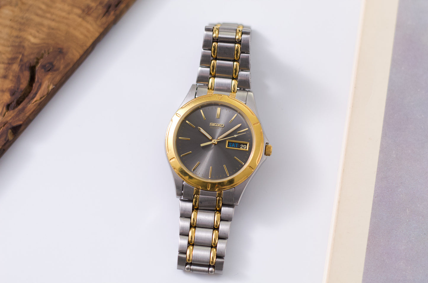 2001 Seiko Two Tone Quartz Sunburst Gray Dial Men's Wrist-Watch