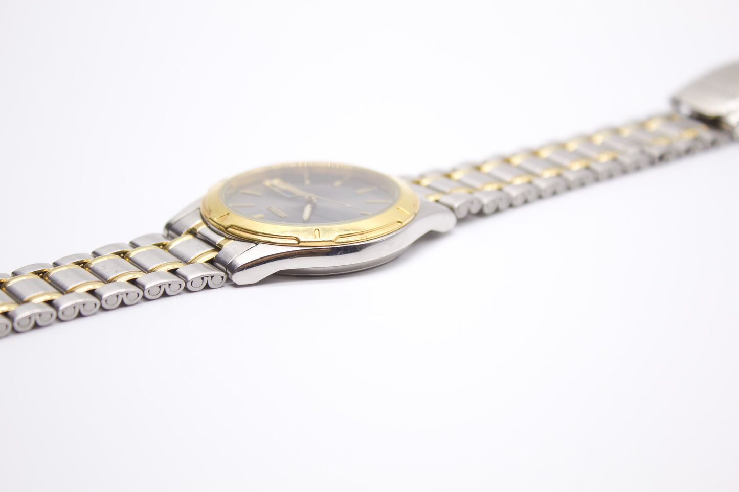 2001 Seiko Two Tone Quartz Sunburst Gray Dial Men's Wrist-Watch
