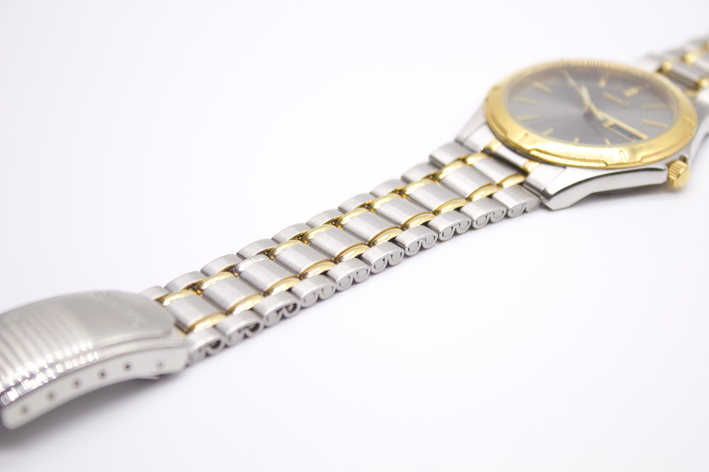 2001 Seiko Two Tone Quartz Sunburst Gray Dial Men's Wrist-Watch