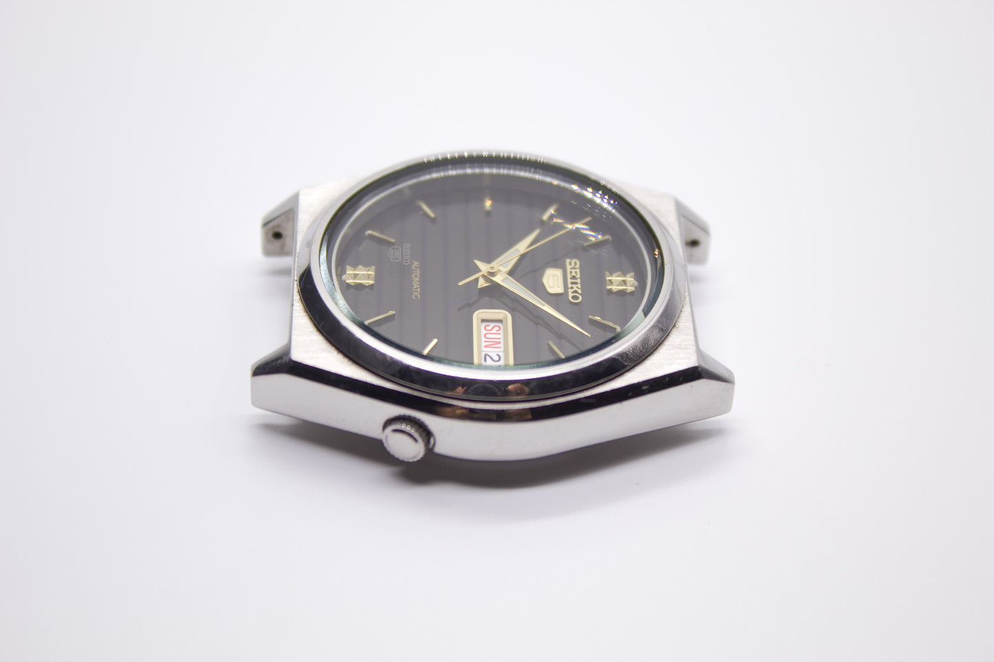 1999 Seiko 5 Deep Black Linear Dial Men's Wrist-Watch