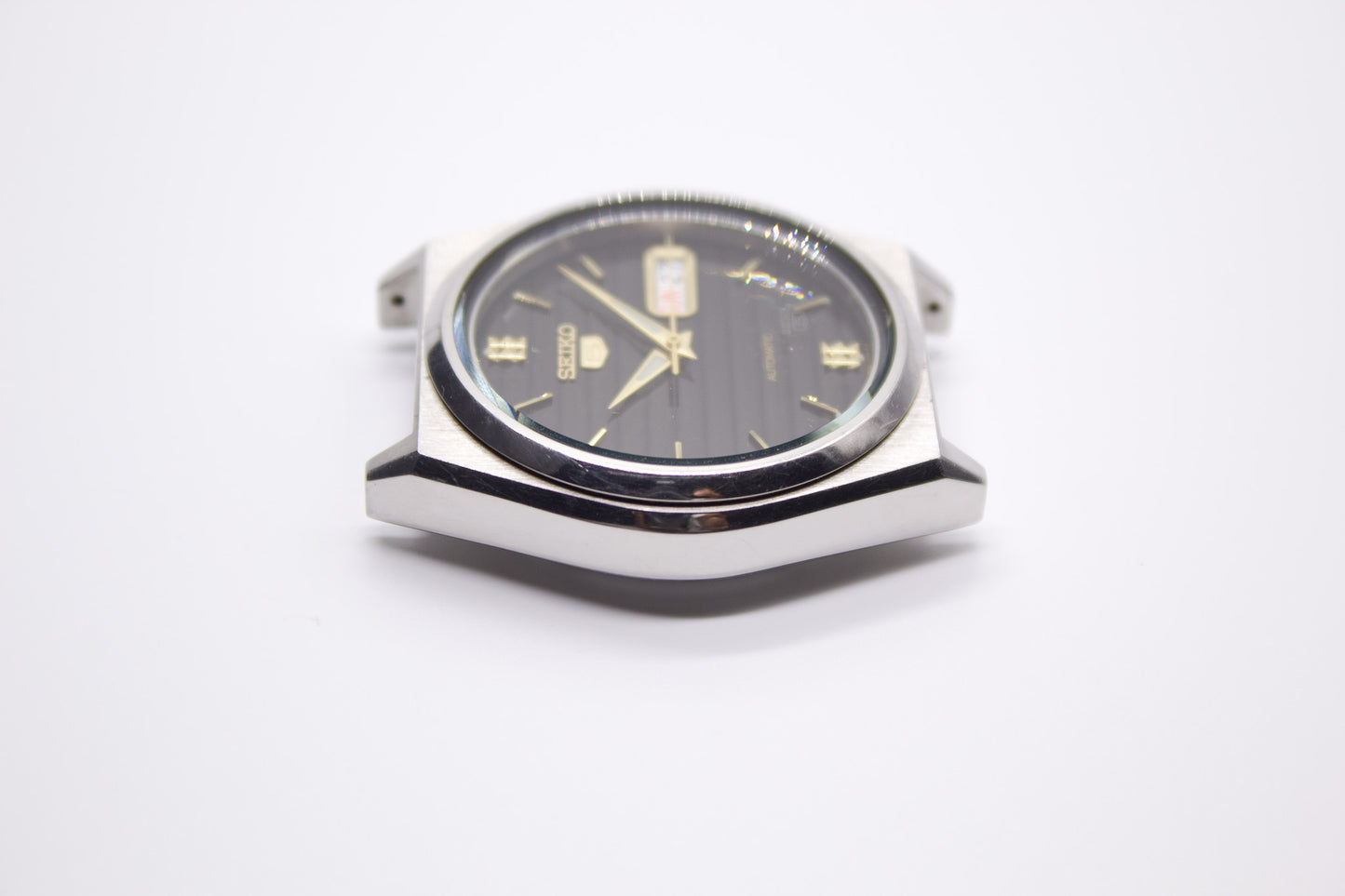 1999 Seiko 5 Deep Black Linear Dial Men's Wrist-Watch