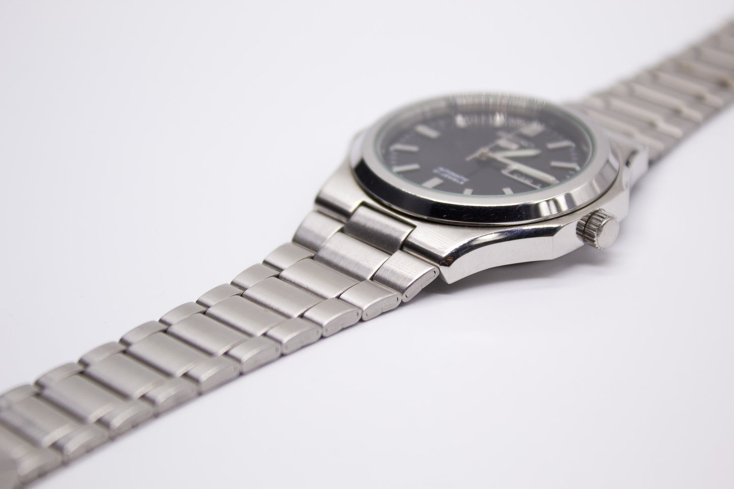 Seiko 5 'Seikonaut' Black Sunburst Dial Men's Wrist-Watch