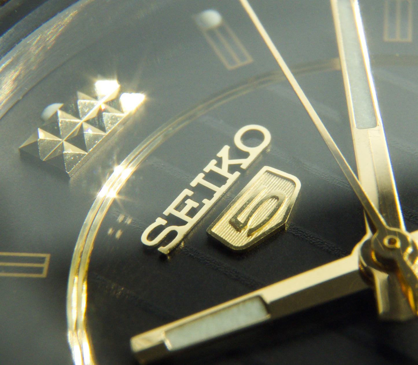 1997 Seiko 5 Striped Deep Gray Dial Men's Wrist-Watch