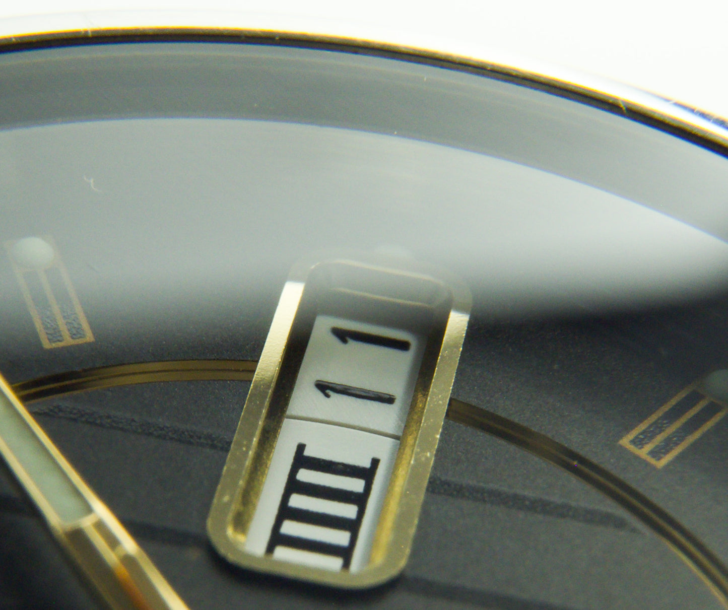 1997 Seiko 5 Striped Deep Gray Dial Men's Wrist-Watch
