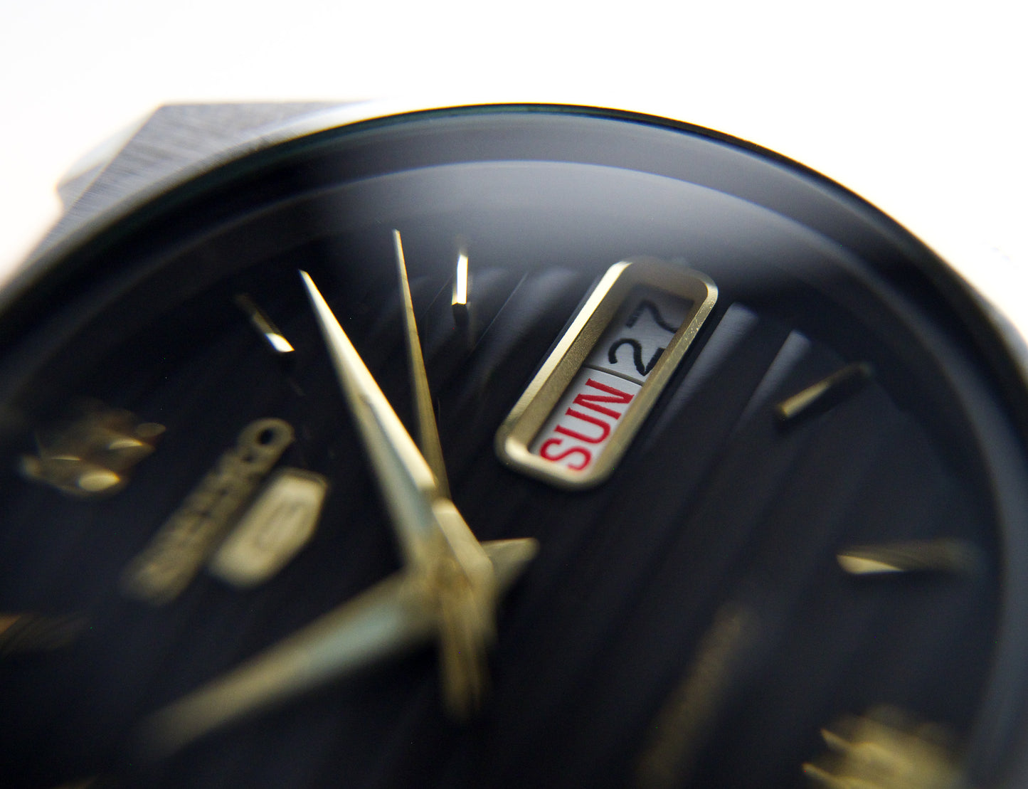 1999 Seiko 5 Deep Black Linear Dial Men's Wrist-Watch