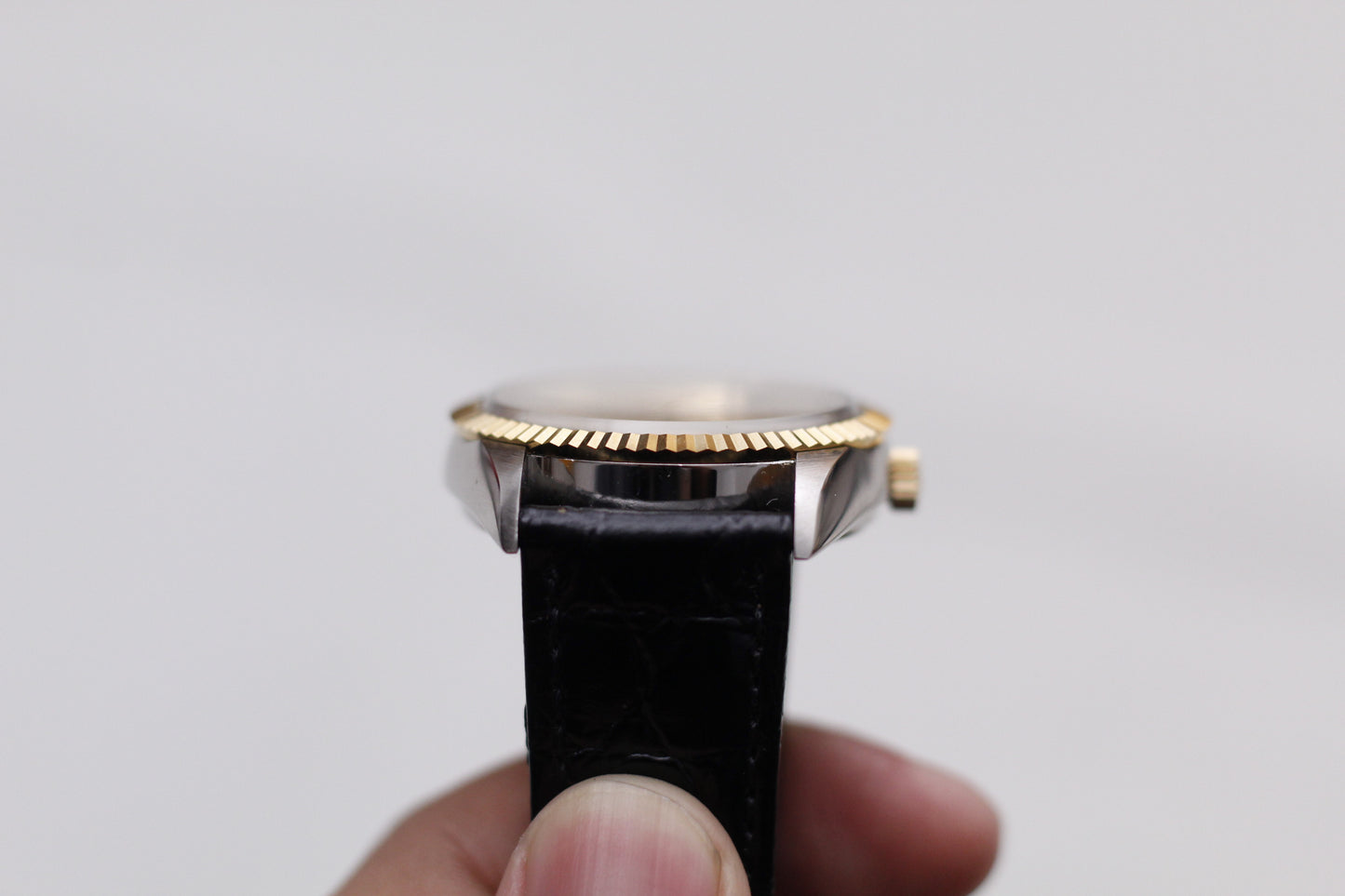 1980s Helbros Baby Day-Date Straight Grain Golden Dial Men's Wrist-Watch W/Box