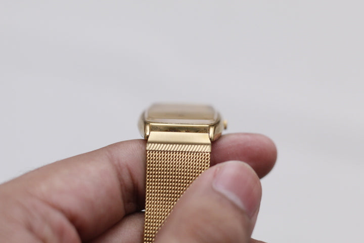 1985 Seiko Quartz 'Baby Ellipse' Golden Dial Men's Wrist-Watch