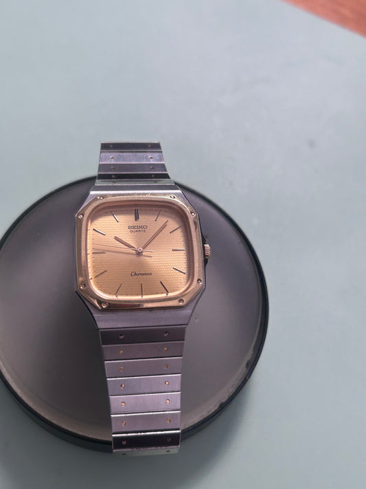 [Reserved] 1985 Seiko Chronos 'Baby Santos' Textured Golden Dial Men's Wrist-Watch