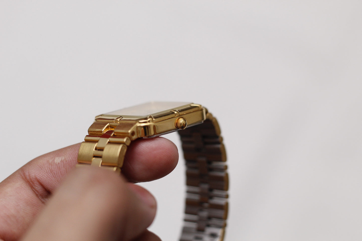 2000 Pulsar Quartz Champagne Sunburst Dial Men's Wrist-Watch W/Box