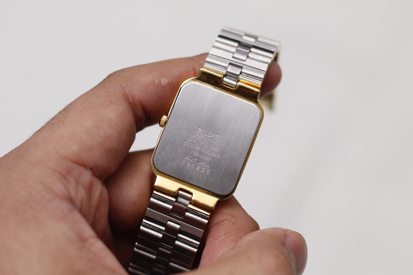 2000 Pulsar Quartz Champagne Sunburst Dial Men's Wrist-Watch W/Box