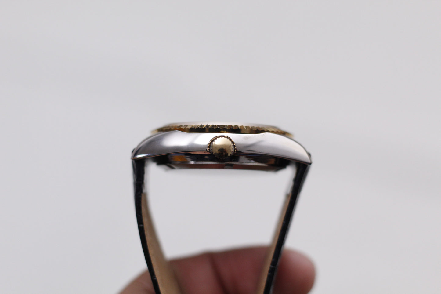 1980s Helbros Baby Day-Date Straight Grain Golden Dial Men's Wrist-Watch W/Box