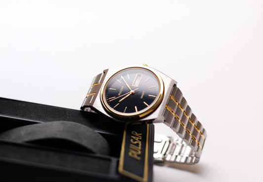 [Mint] 2000s Pulsar Quartz Inky Black Dial Two Tone Men's Wrist Watch W/Box