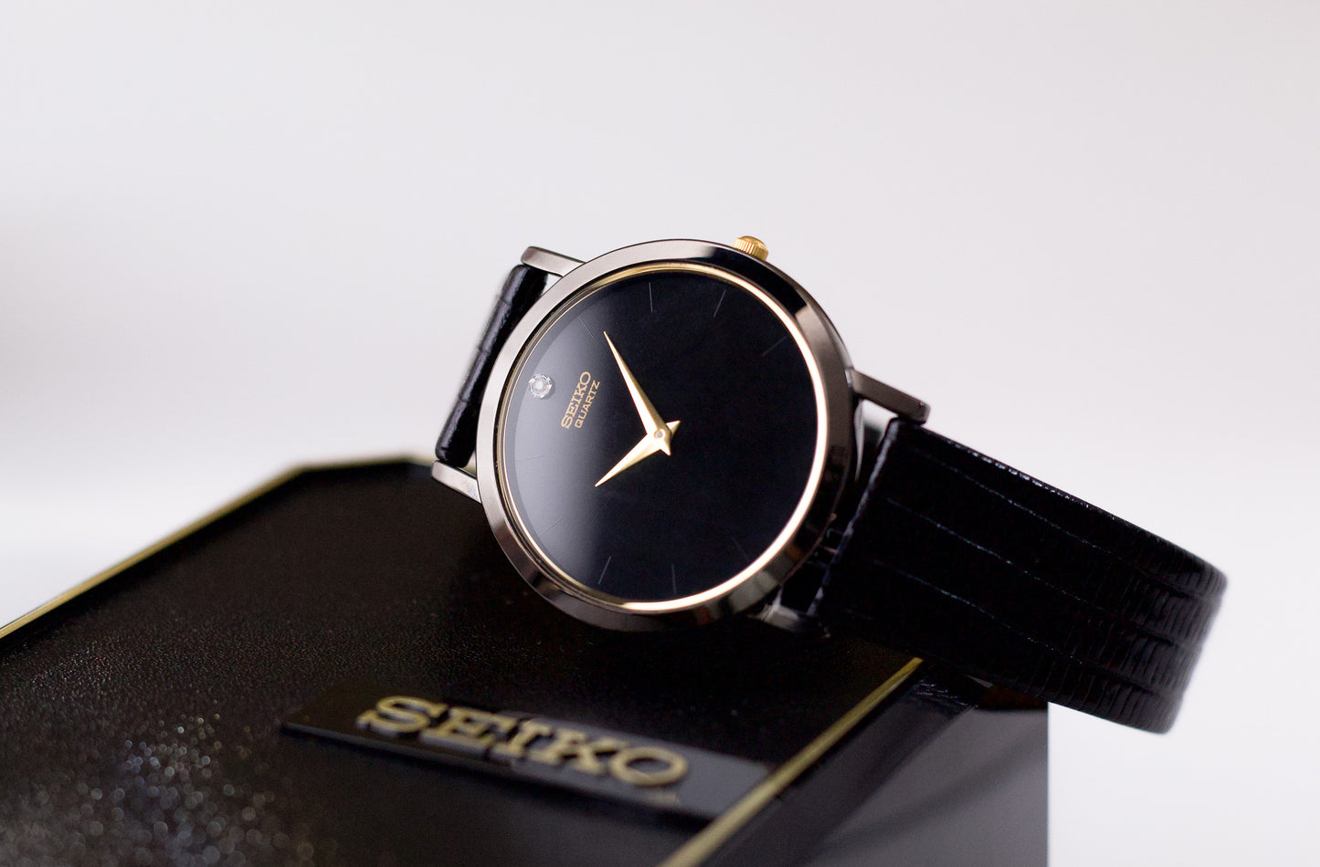 1990s Seiko Quartz Inky Black Dial Men's Wrist Watch Full-Set