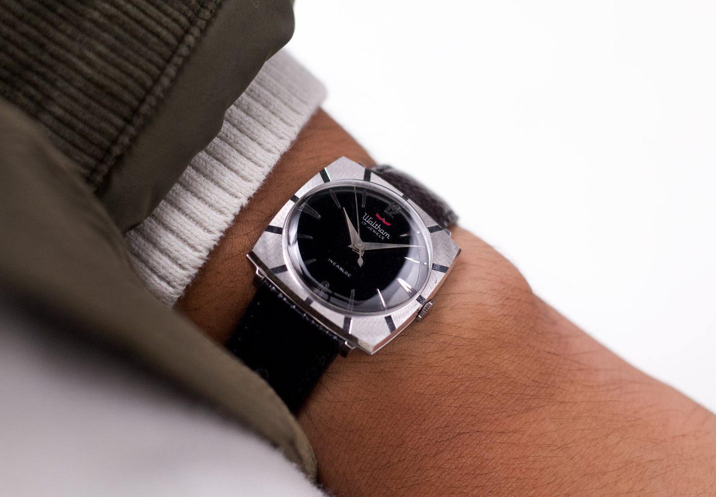[Serviced] 1960s Waltham Mechanical Inky Black Dial Men's Wrist-Watch