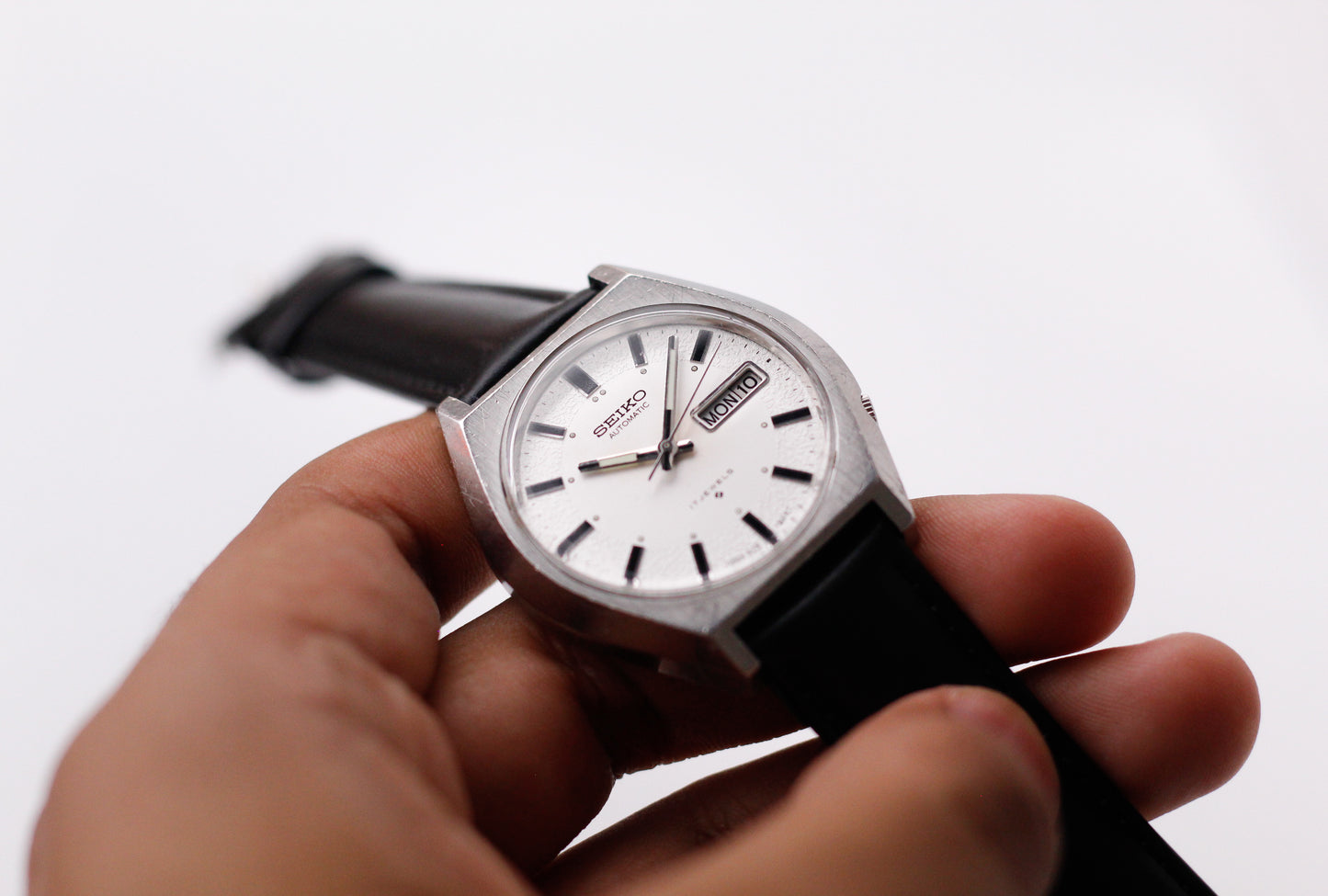 [Serviced] 1975 Seiko Automatic Textured White Dial Men's Wrist-Watch