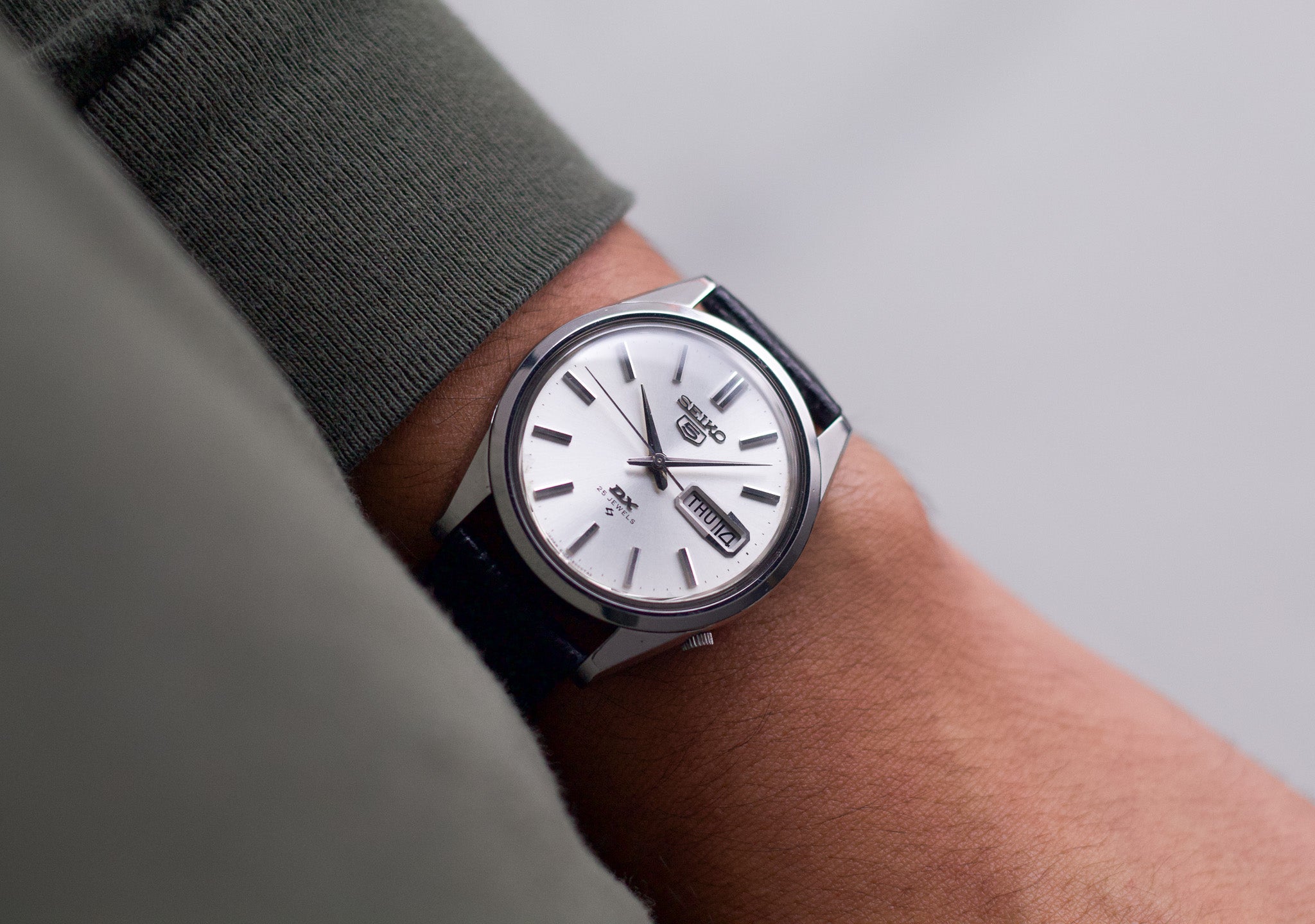 Serviced] 1967 Seiko 5 DX Silver Sunburst Dial Men's Wrist-Watch