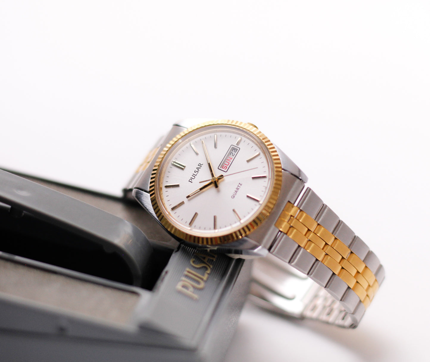 [Near Mint] 2009 Pulsar Quartz Baby Day-Date Men's Wrist Watch W/Box