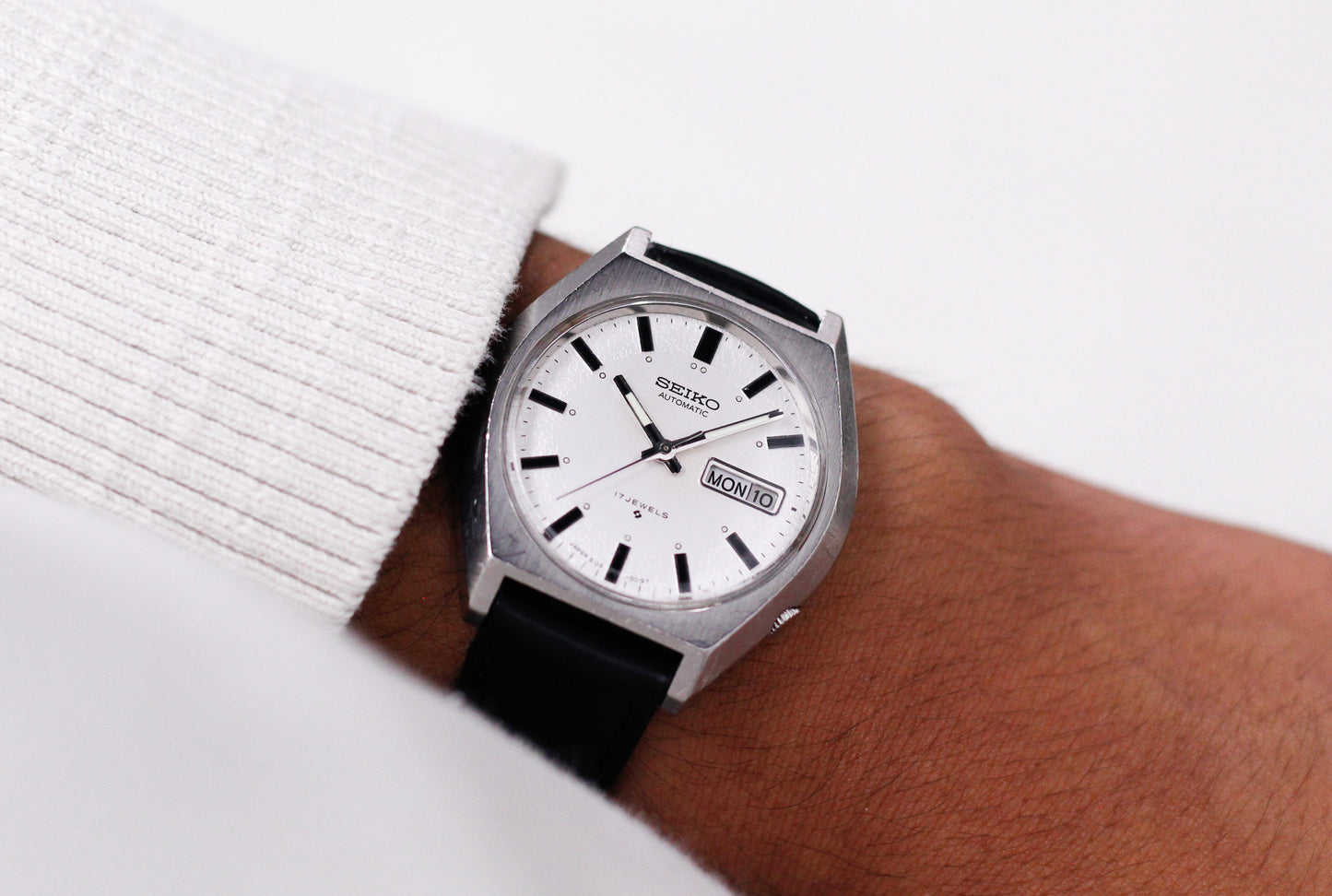 [Serviced] 1975 Seiko Automatic Textured White Dial Men's Wrist-Watch