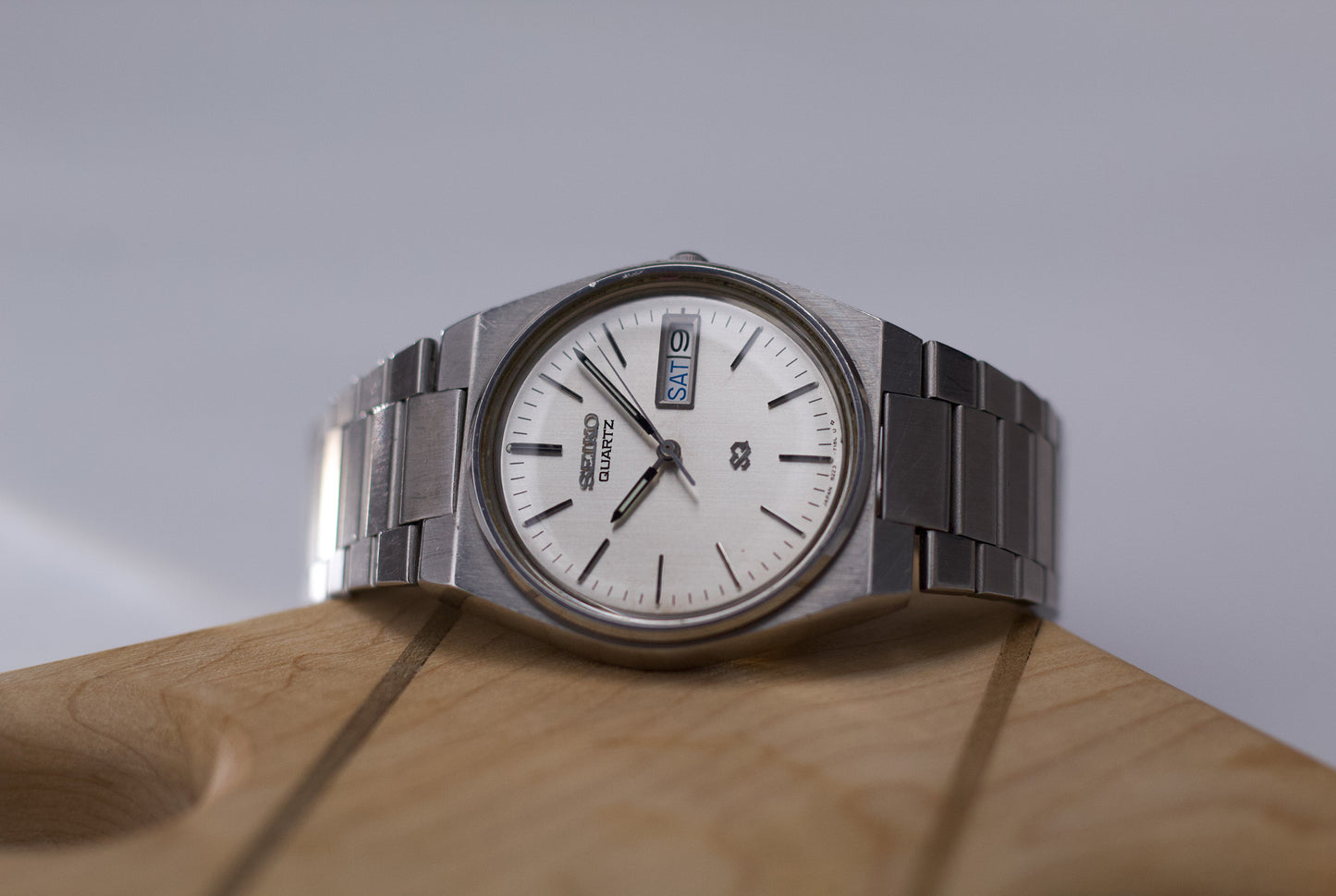 1981 Seiko SQ Straight Grain Silver Dial Men's Wrist-Watch