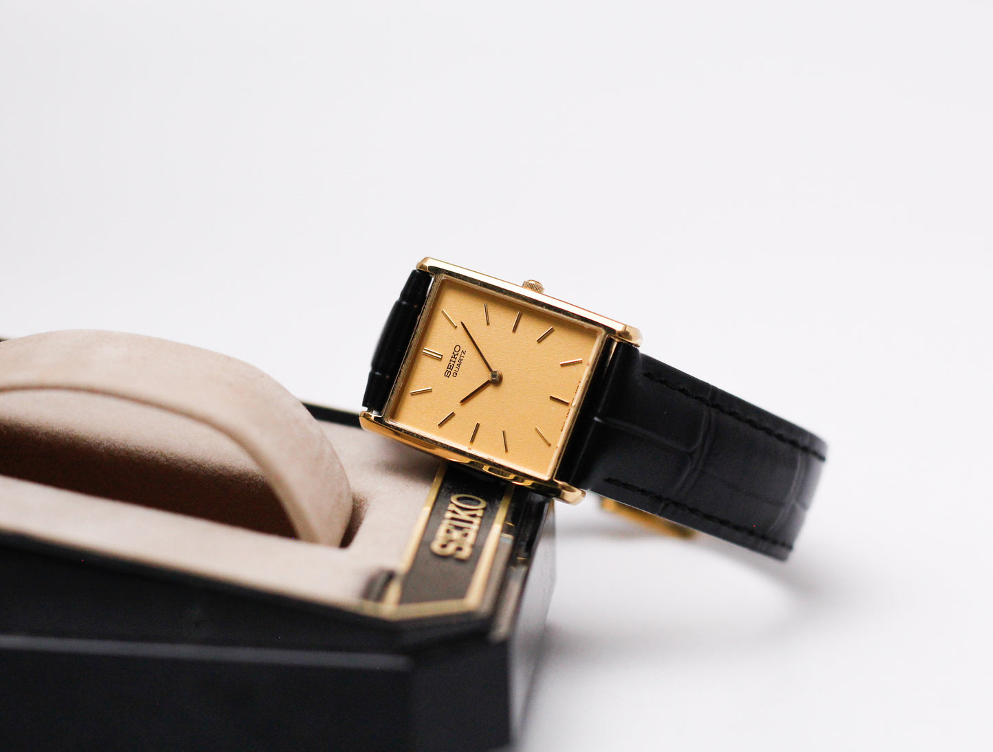 1993 Seiko Quartz Tank Golden Washi Dial Men's Wrist-Watch W/Box