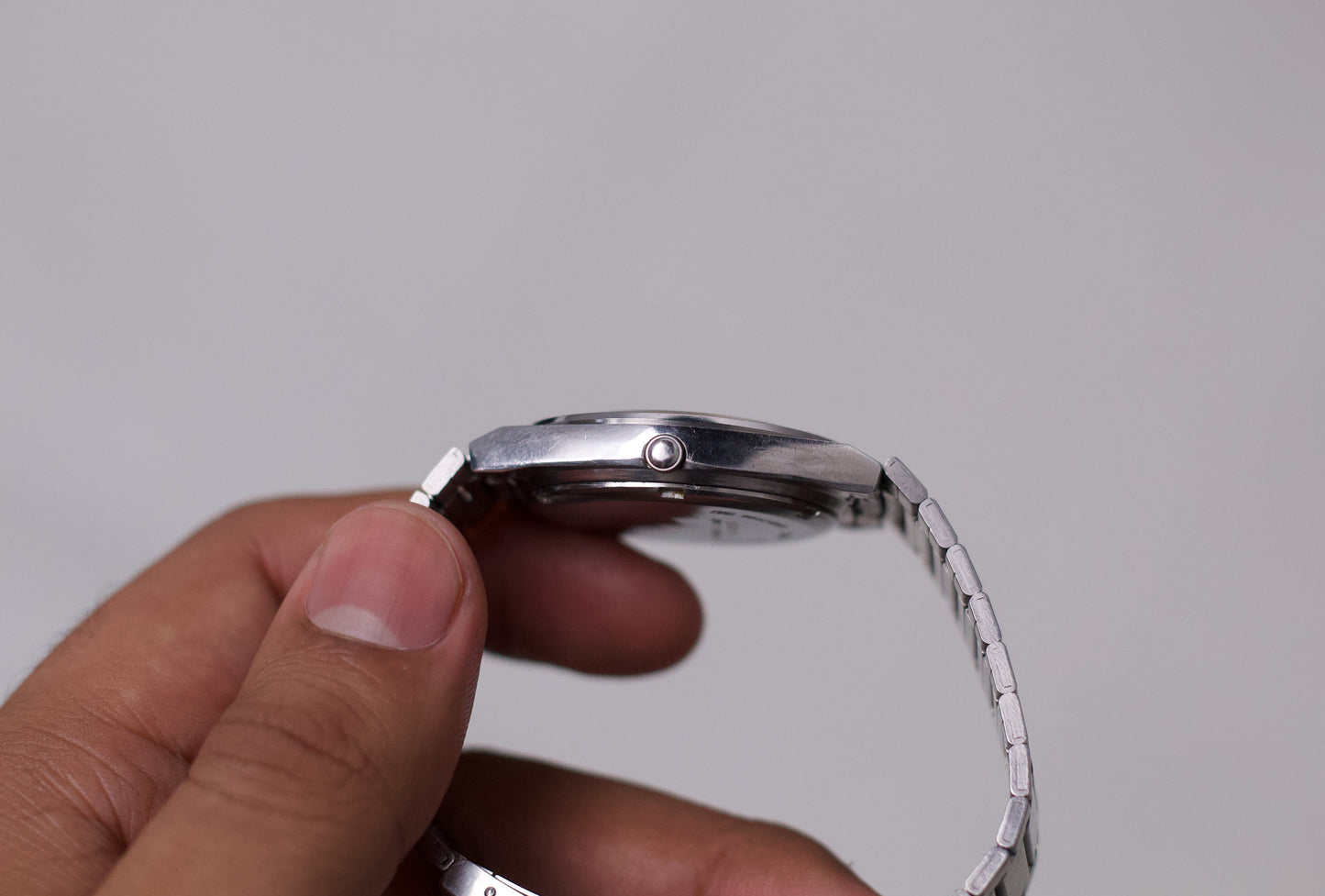 1981 Seiko SQ Straight Grain Silver Dial Men's Wrist-Watch