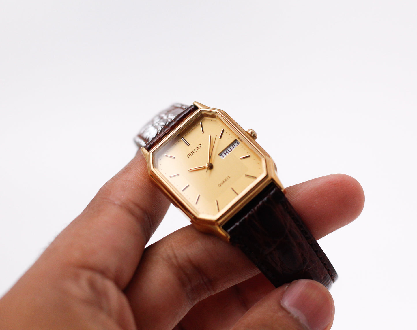 2001 Pulsar Quartz Straight Grain Golden Dial Men's Wrist-Watch