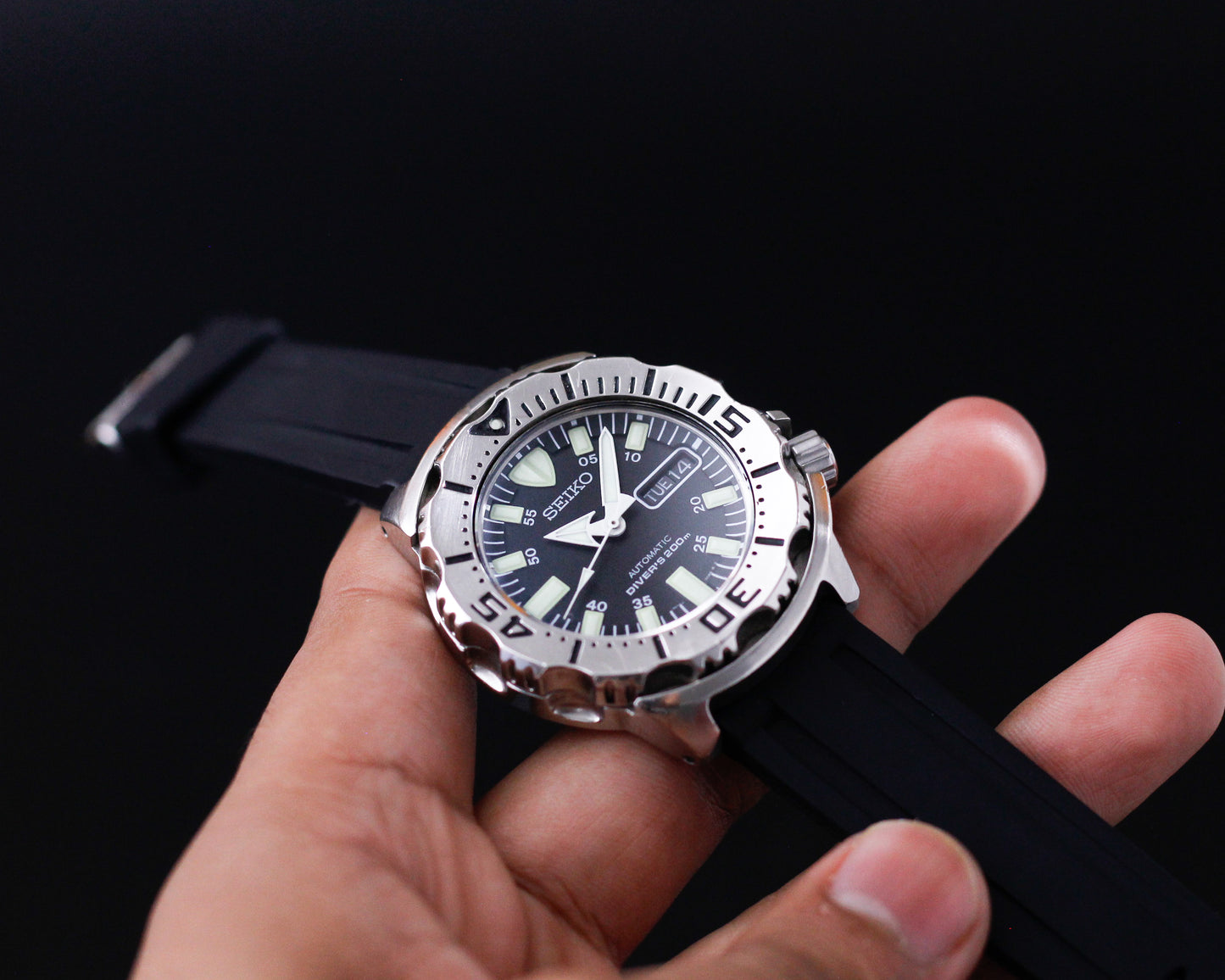 2011 Seiko Automatic Diver's 200M Matte-Black Dial Men's Wrist-Watch