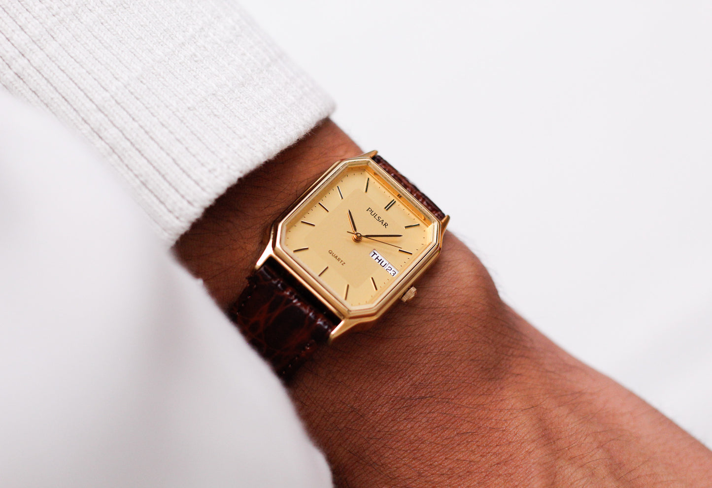2001 Pulsar Quartz Straight Grain Golden Dial Men's Wrist-Watch