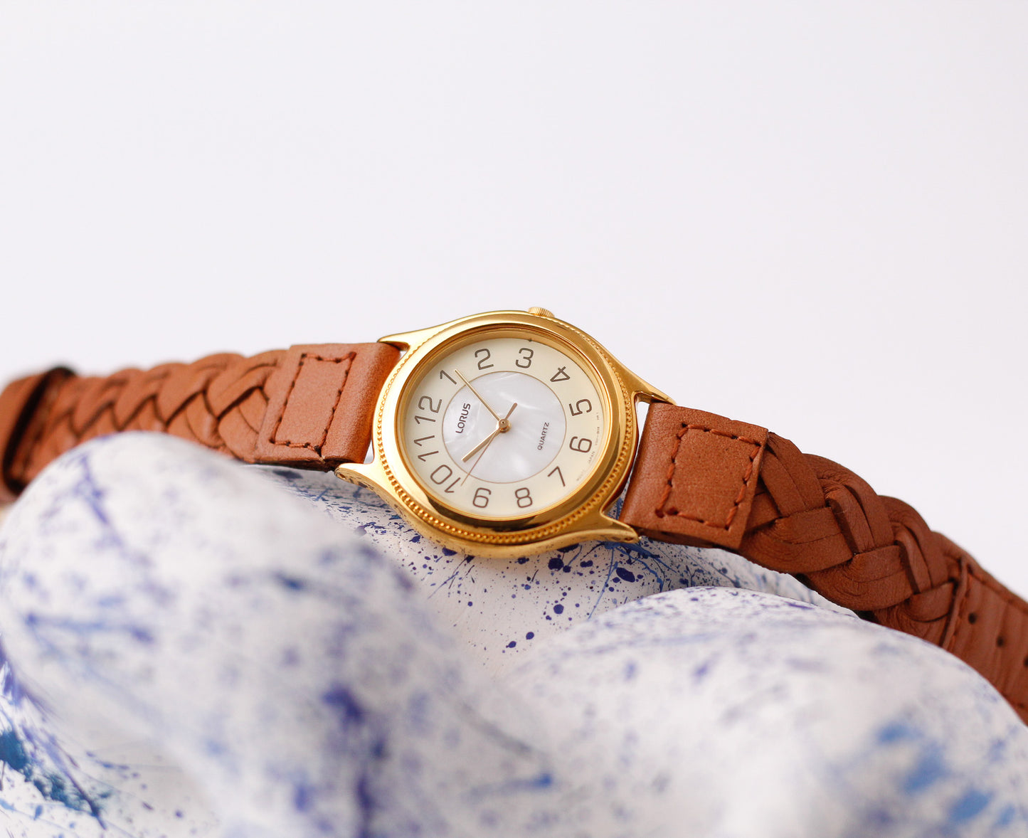 [Mint] 1990s Lorus Quartz Mother of Pearl Dial Ladies' Wrist-Watch