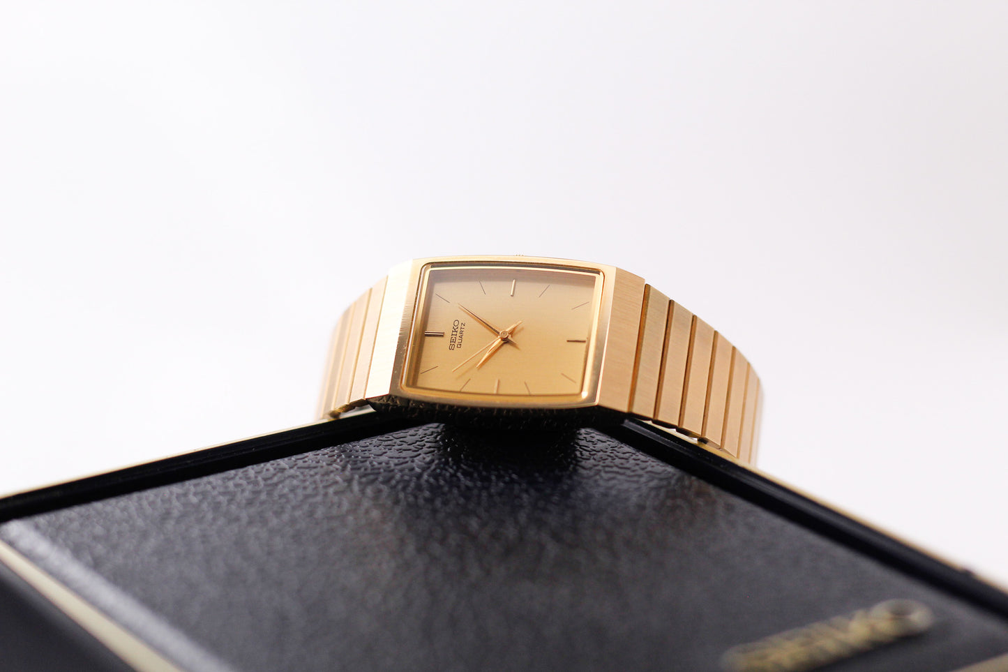 [Near Mint] 1988 Seiko Quartz Golden Tank Men's Wrist-Watch W/Box