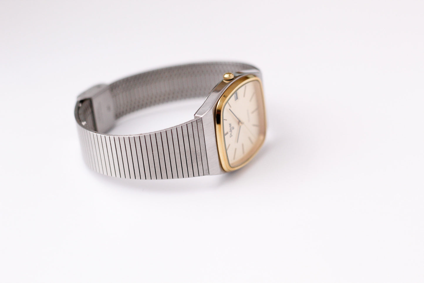 1982 Pulsar Quartz Light Golden Snowfall Dial Men's Wrist-Watch