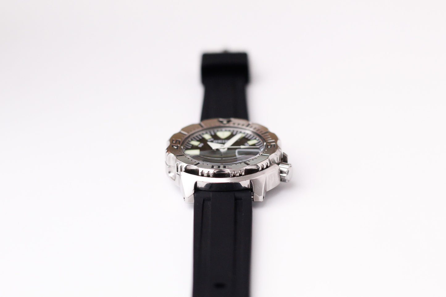 2011 Seiko Automatic Diver's 200M Matte-Black Dial Men's Wrist-Watch
