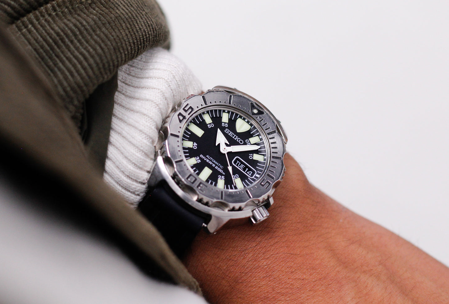 2011 Seiko Automatic Diver's 200M Matte-Black Dial Men's Wrist-Watch