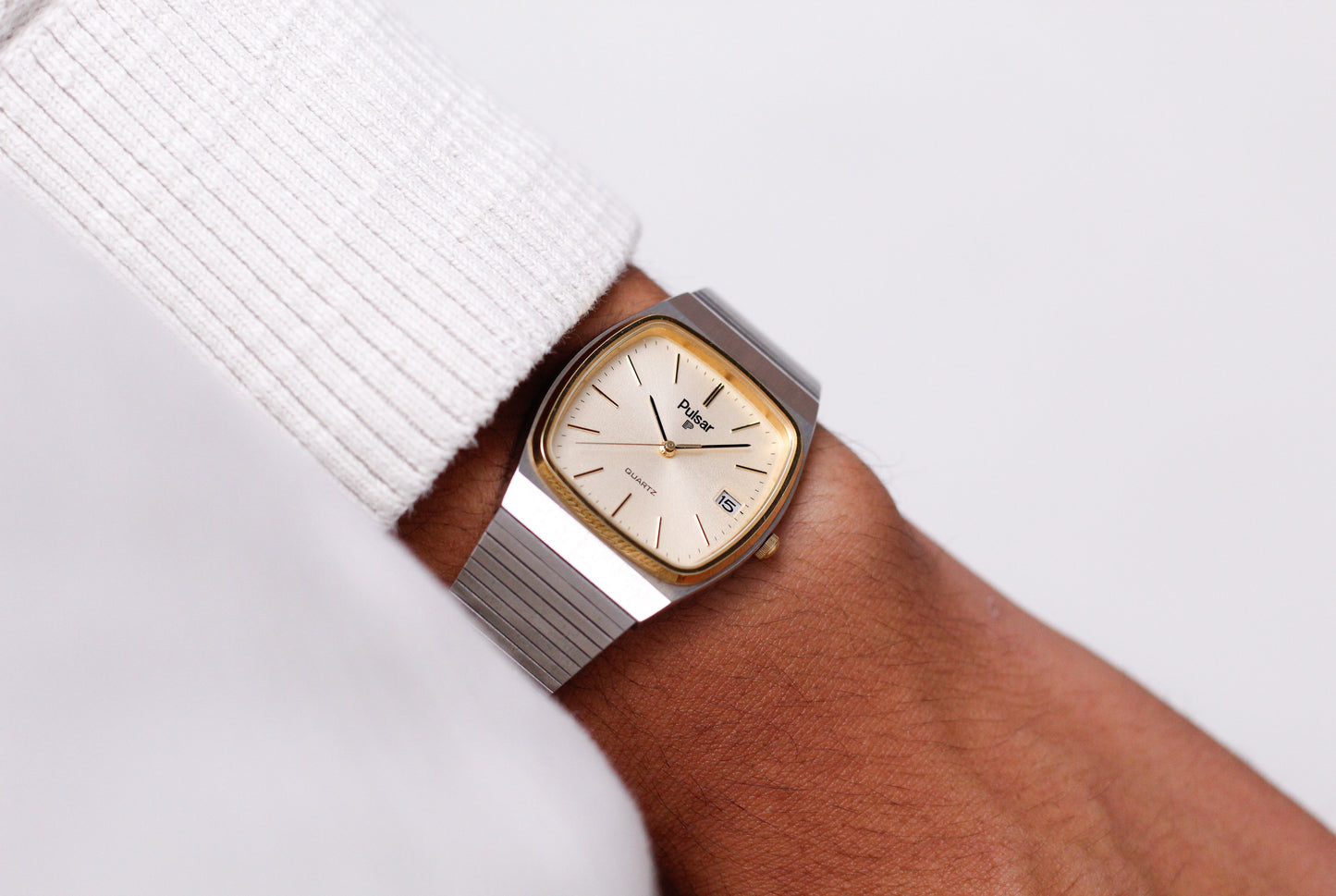 1982 Pulsar Quartz Light Golden Snowfall Dial Men's Wrist-Watch