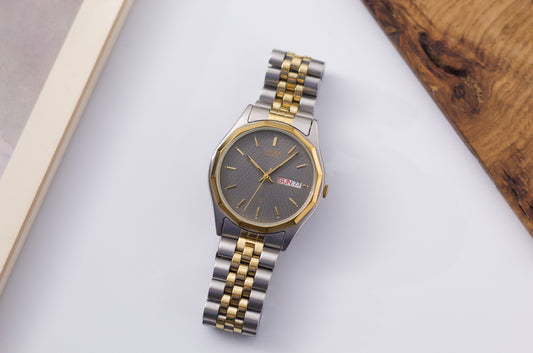 1990s Citizen Quartz Two Tone Textured Gray Dial Men's Wrist-Watch