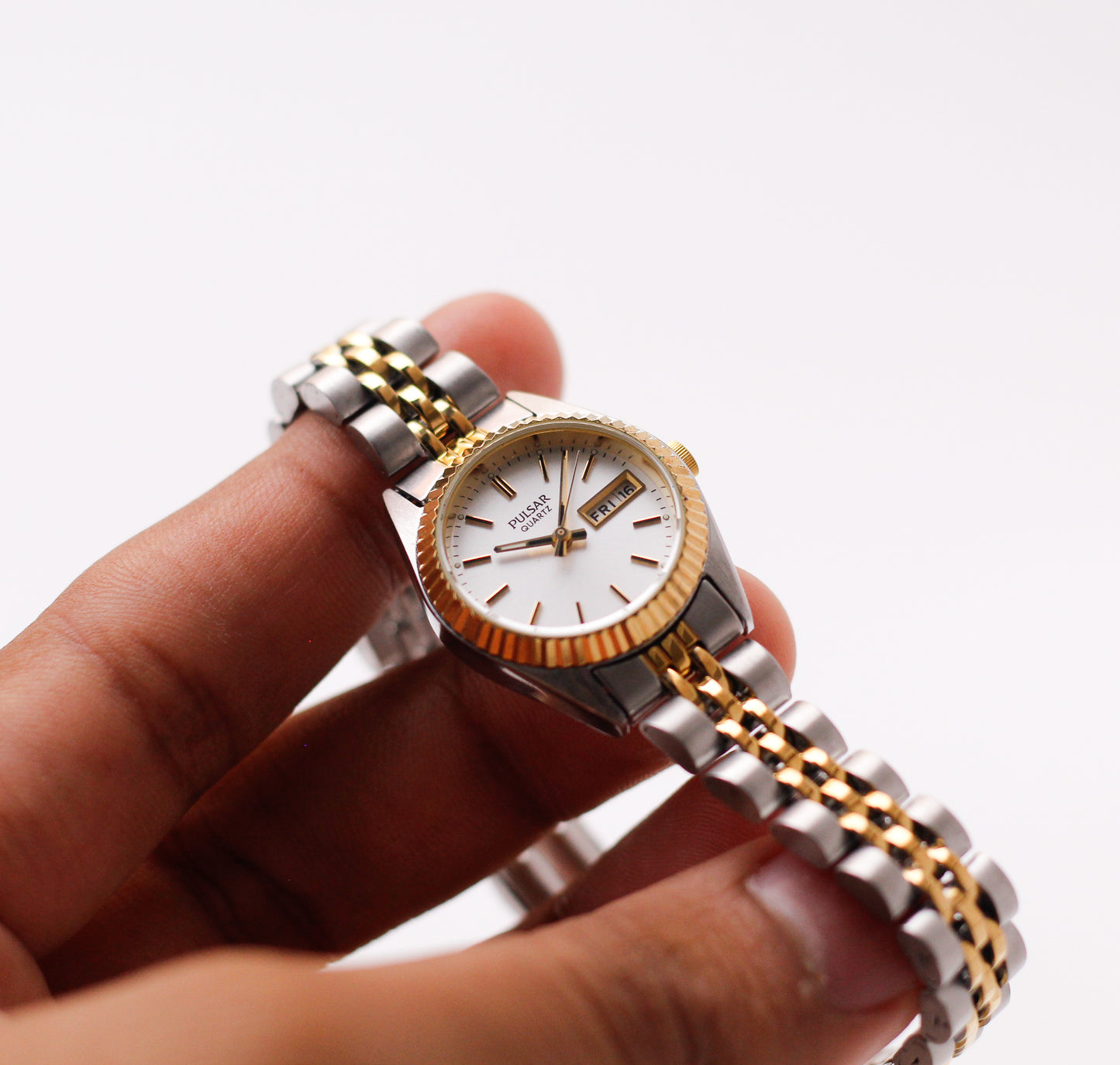 [Mint] 1993 Pulsar Quartz Silver Sunburst Dial Baby Day-Date Ladies' Wrist-Watch