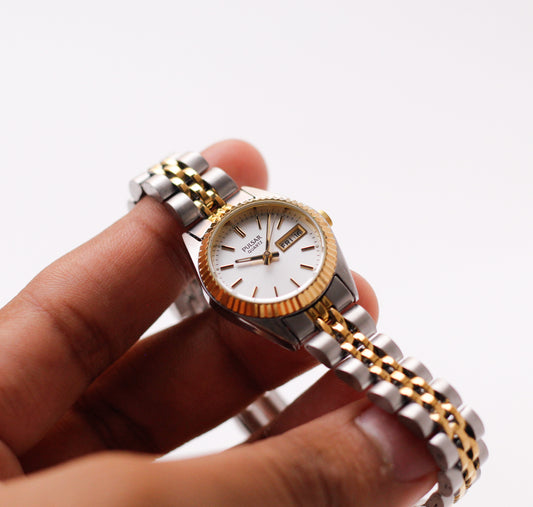 [Mint] 1993 Pulsar Quartz Silver Sunburst Dial Baby Day-Date Ladies' Wrist-Watch