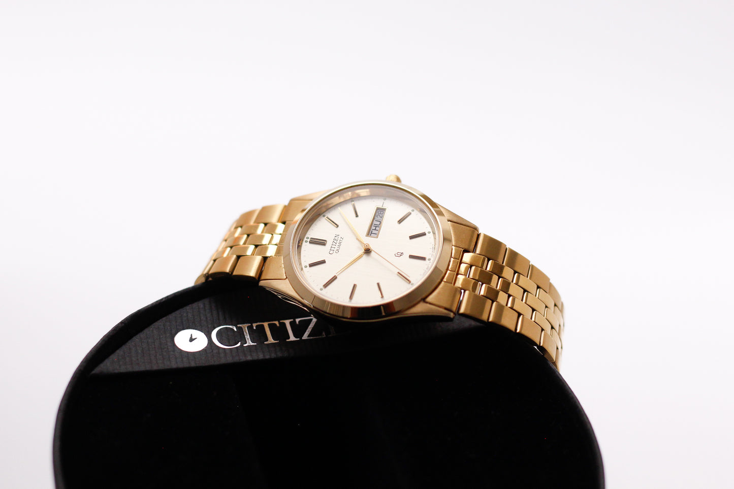 [Mint] 1999 Citizen Quartz Straight Grain Golden Dial Men's Wrist-Watch W/Box