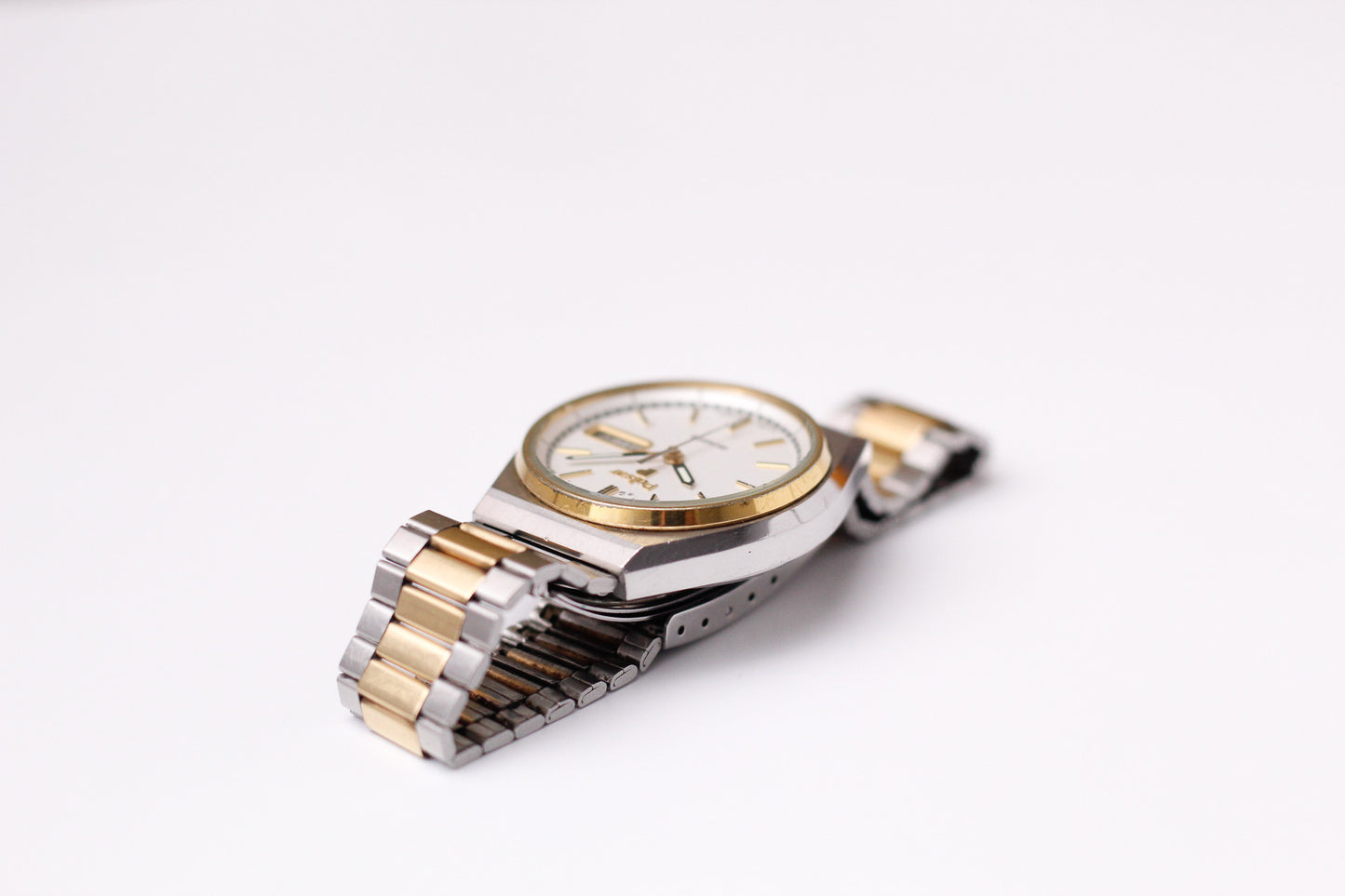 1980 Pulsar Quartz Stark White Dial Men's Two Tone Wrist Watch