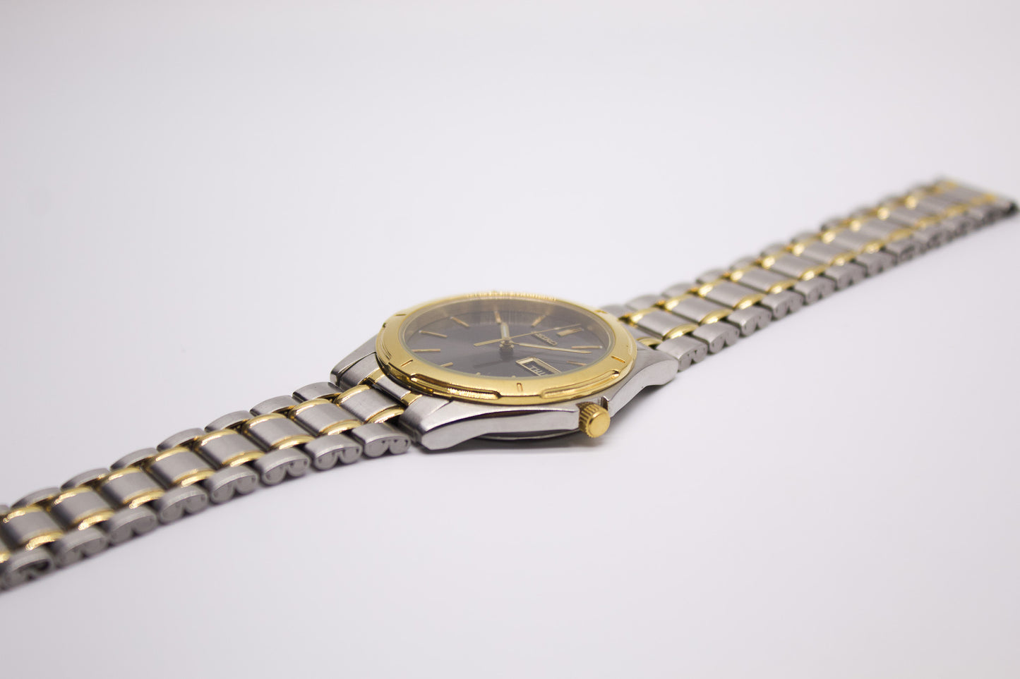 1997 Seiko Two Tone Quartz Sunburst Gray Dial Men's Wrist-Watch