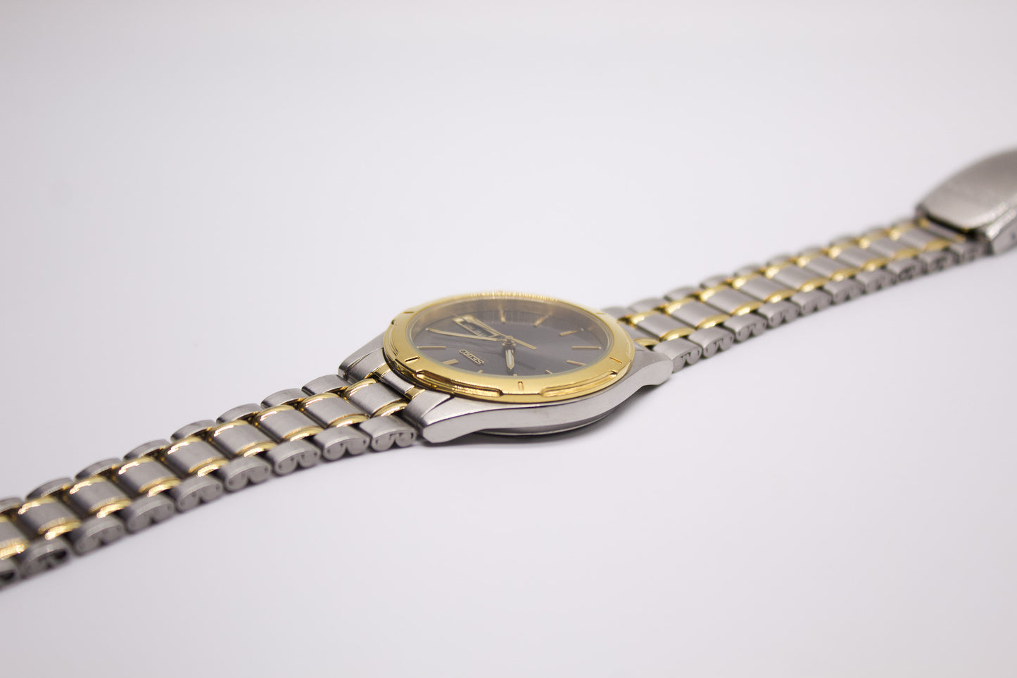 1997 Seiko Two Tone Quartz Sunburst Gray Dial Men's Wrist-Watch