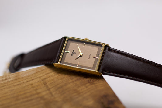 1995 Pulsar Quartz Straight Grain Salmon Tank Dial Men's Wrist-Watch