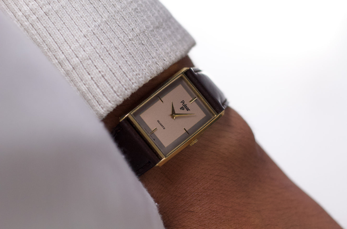 1995 Pulsar Quartz Straight Grain Salmon Tank Dial Men's Wrist-Watch