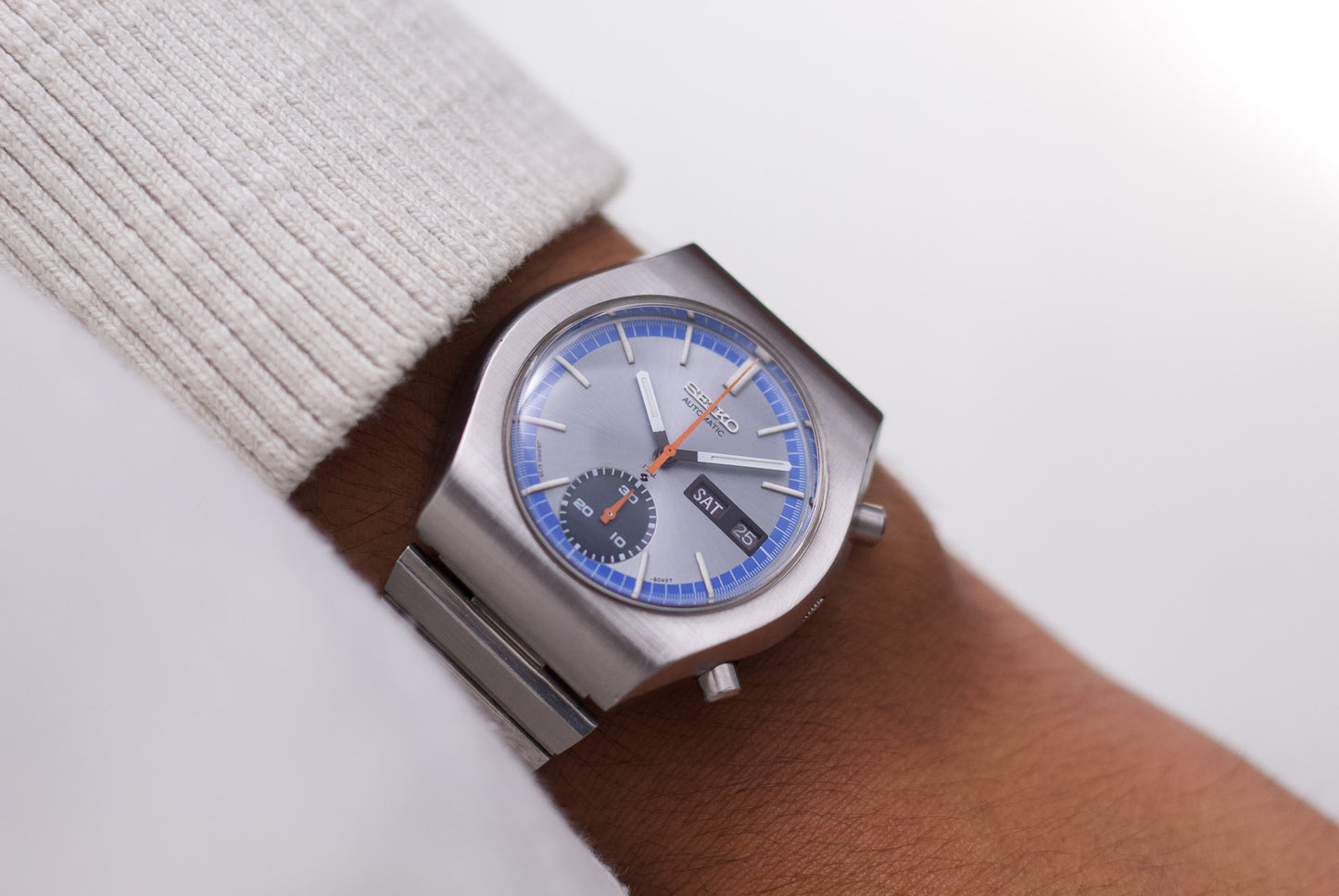 [Serviced] 1976 Seiko Automatic Chronograph Brilliant Gray Sunburst Dial Men's Wrist-Watch